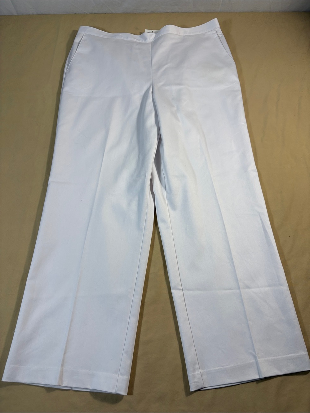 Alfred Dunner 18 White Elastic Waist Pants Proportioned Short Cotton Stretch NWT